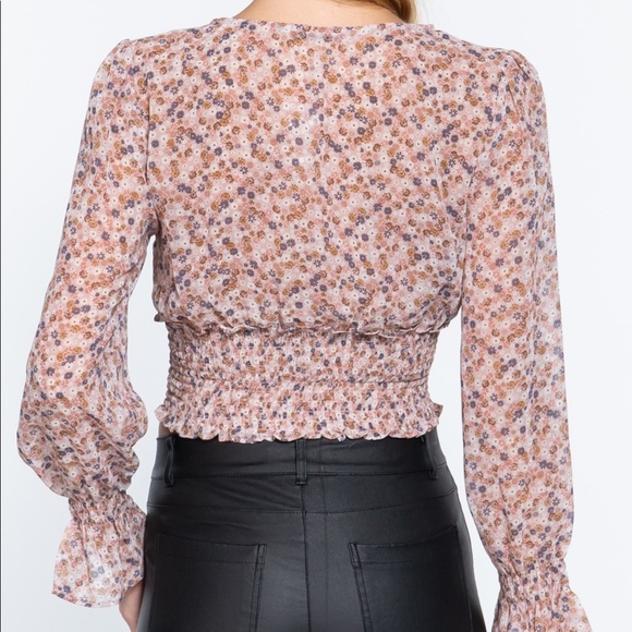 💗 Long Sleeved Smocked Print Chiffon Blouse with Button Detail 💗 - Picture 3 of 5